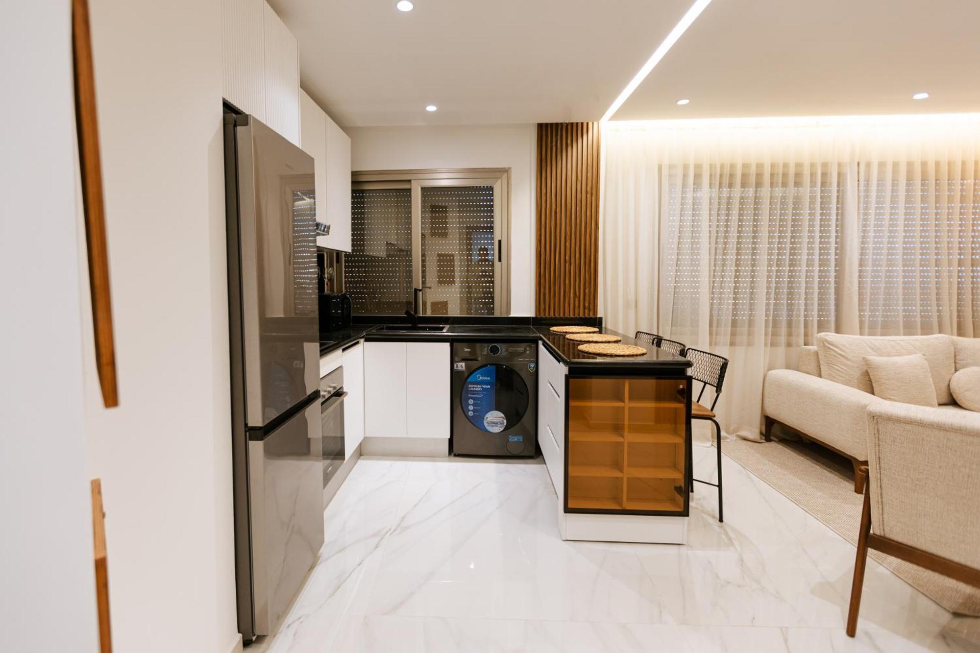 Marina View Residence Luxurious Studio Retreat With Stunning Ocean Views 1 Double Bedroom, 1 Convertible Couch タンジェ エクステリア 写真