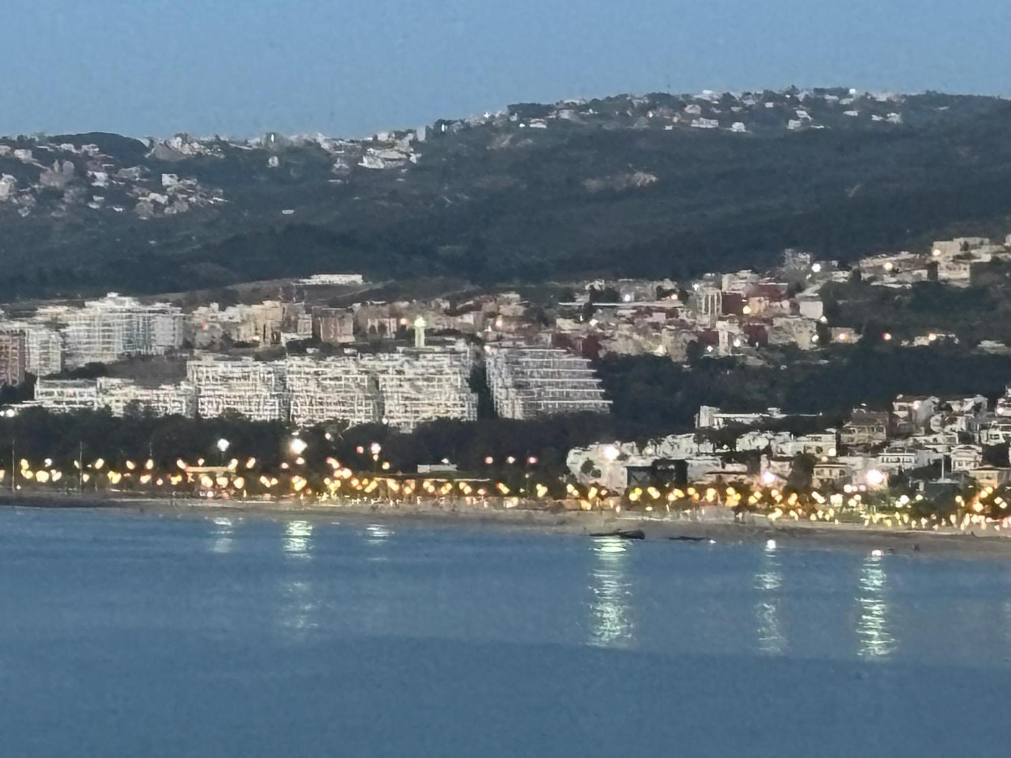 Marina View Residence Luxurious Studio Retreat With Stunning Ocean Views 1 Double Bedroom, 1 Convertible Couch タンジェ エクステリア 写真